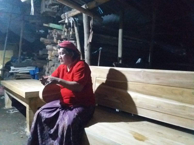 Di Balik Bayangan